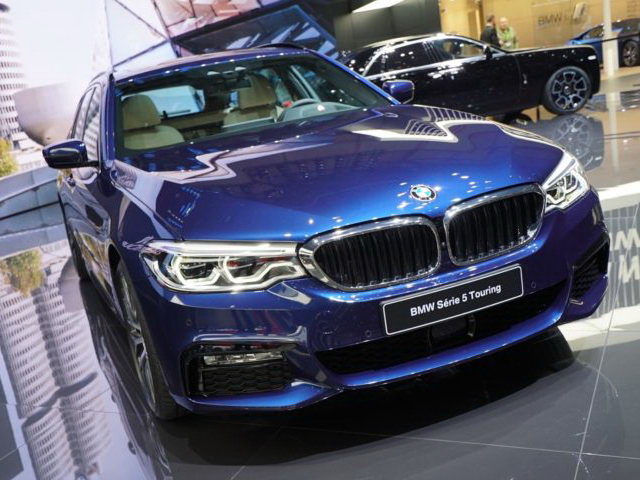 BMW 5-Series Touring 2017: Xe sang cho gia đình BMW 5-Series Touring 2017: Xe sang cho gia đình