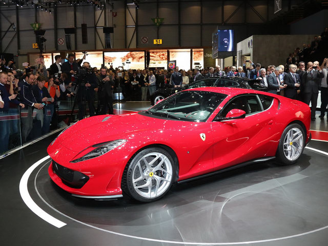 Cận cảnh &#34;quái thú tốc độ&#34; Ferrari 812 Superfast - 2