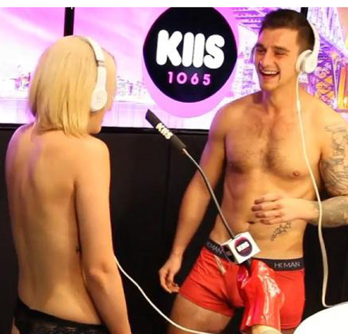 Cặp đôi "thân mật" ở show hẹn hò khỏa thân bị ném đá dữ dội - 2