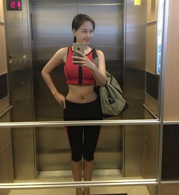 4 hoa hậu Việt độc thân mặc đồ gym bó sát khiến mày râu mê mệt - 13
