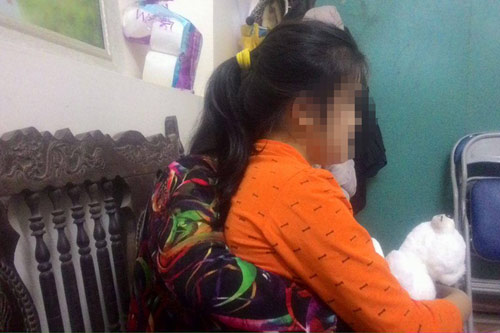 Dùng điện thoại dụ bé 12 tuổi làm "chuyện người lớn" Dùng điện thoại dụ bé 12 tuổi làm "chuyện người lớn"