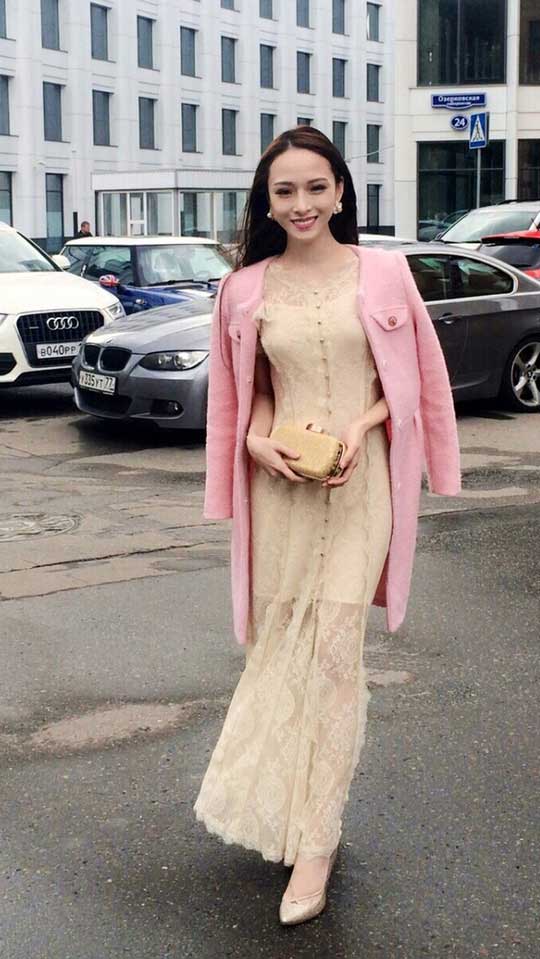 Hoa hậu Phương Nga giả chữ ký đại gia Cao Toàn Mỹ Hoa hậu Phương Nga giả chữ ký đại gia Cao Toàn Mỹ