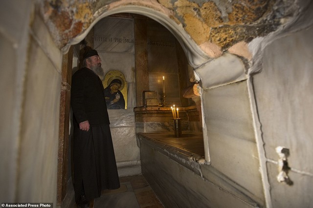 Lần đầu mở hầm mộ chôn cất Chúa Jesus cho khách vào thăm - 4