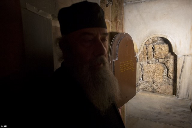 Lần đầu mở hầm mộ chôn cất Chúa Jesus cho khách vào thăm - 2