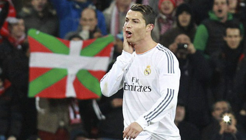 Ronaldo sa sút, Messi thăng hoa: Quả bóng vàng đã có chủ - 1