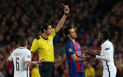 Trọng tài thảm họa trận Barca - PSG: Thoát án lạ lùng Trọng tài thảm họa trận Barca - PSG: Thoát án lạ lùng