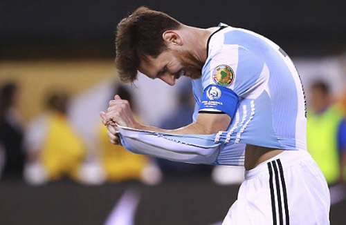 Messi chạm nỗi đau cũ: Lại bỏ ĐT Argentina nếu thua Chile? Messi chạm nỗi đau cũ: Lại bỏ ĐT Argentina nếu thua Chile?