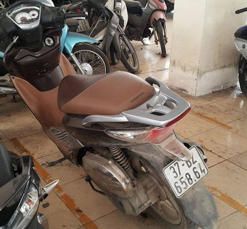 Cặp vợ chồng bóp cổ công an để “cướp” xe SH vi phạm Cặp vợ chồng bóp cổ công an để “cướp” xe SH vi phạm