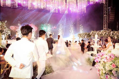 Chi 6 tỷ đồng làm đám cưới, cô dâu đại gia chiều lòng bạn trai 7 năm - 10