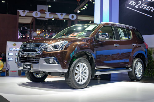 Isuzu MU-X 2017 giá 718 triệu đồng cạnh tranh Fortuner - 2