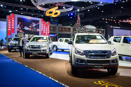 Isuzu MU-X 2017 giá 718 triệu đồng cạnh tranh Fortuner - 6