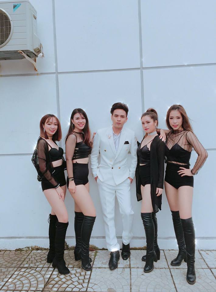 Ca sĩ hát giao thừa: Quách Thành Danh bể show, Lâm Chấn Huy gặp fan đòi tự tử - 4