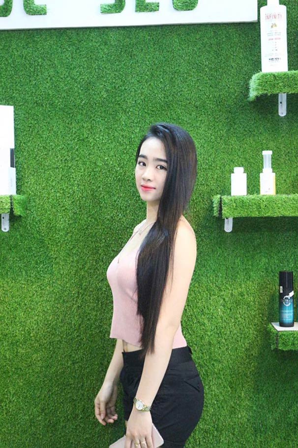 “Siêu vòng ba” Cần Thơ cưỡi xế khủng gây xôn xao dân mạng - 6