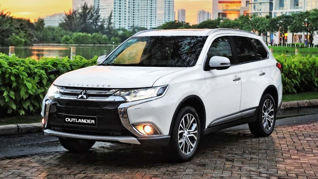 Mitsubishi Outlander 2018 có giá từ 808 triệu đồng tại Việt Nam - 1