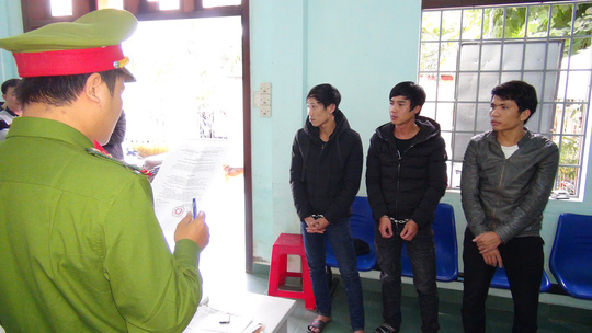 Huy động 100 "anh em", "huyết chiến" như phim hành động Huy động 100 "anh em", "huyết chiến" như phim hành động