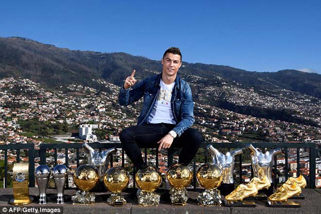 Real loạn lạc: Ronaldo yêu sách "trảm" 4 SAO, cấm cửa Neymar Real loạn lạc: Ronaldo yêu sách "trảm" 4 SAO, cấm cửa Neymar