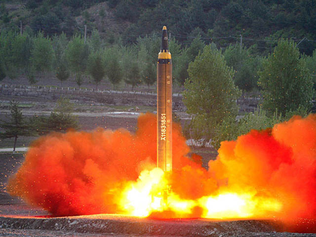 NÓNG nhất tuần: Tên lửa Triều Tiên nổ, rơi xuống TP. 240.000 người?