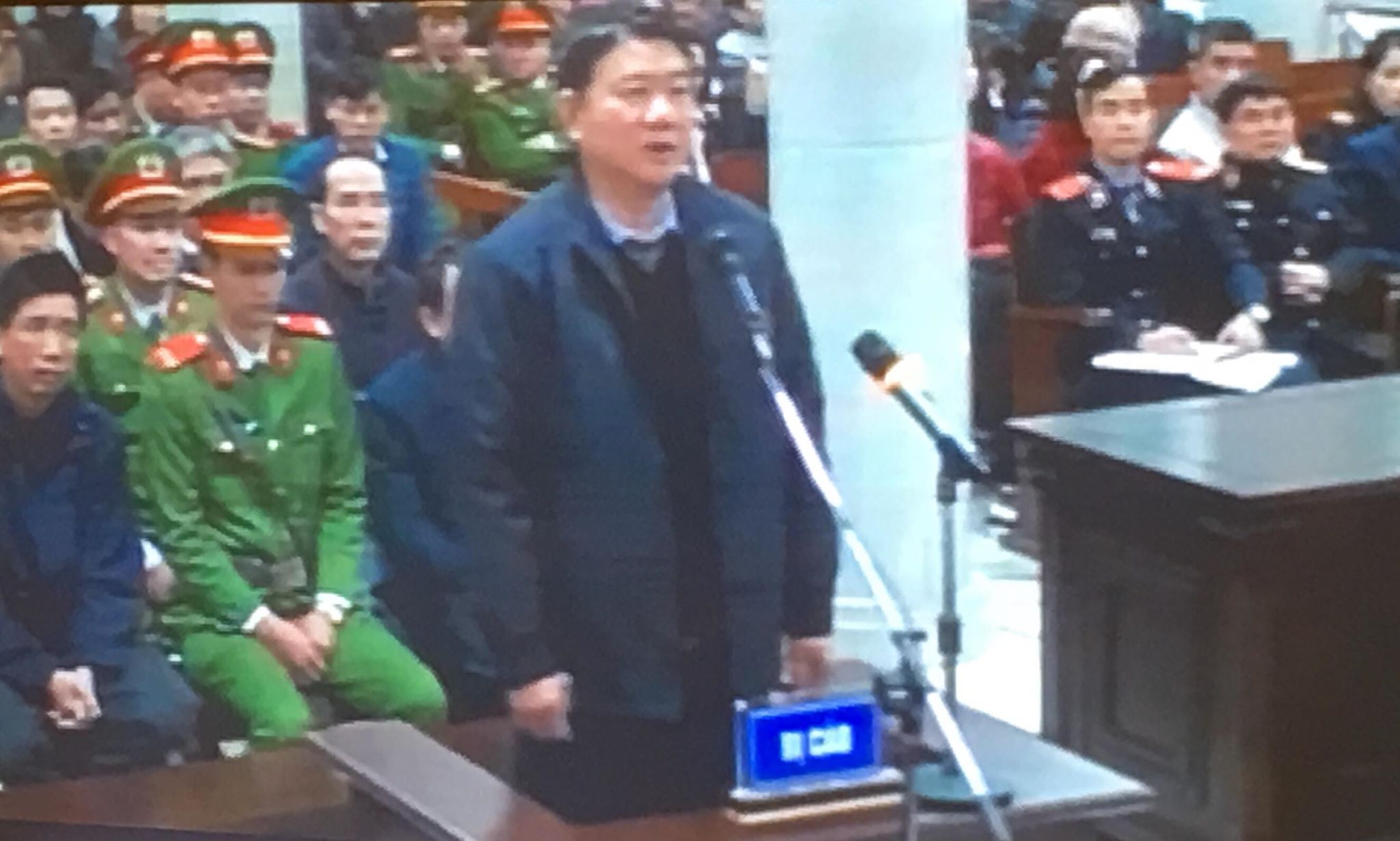 Ông Đinh La Thăng thừa nhận chỉ đạo nóng vội, quá quyết liệt Ông Đinh La Thăng thừa nhận chỉ đạo nóng vội, quá quyết liệt