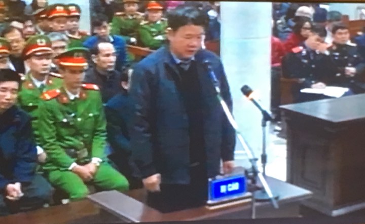 Ông Đinh La Thăng: "Bị cáo day dứt về khuyết điểm tại dự án Thái Bình 2" Ông Đinh La Thăng: "Bị cáo day dứt về khuyết điểm tại dự án Thái Bình 2"