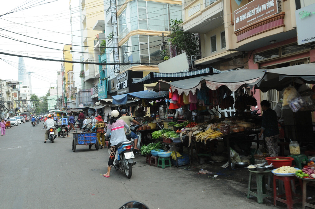 Vỉa hè quận trung tâm 1 ngày sau khi ông Đoàn Ngọc Hải xin “cởi áo về vườn” Vỉa hè quận trung tâm 1 ngày sau khi ông Đoàn Ngọc Hải xin “cởi áo về vườn”