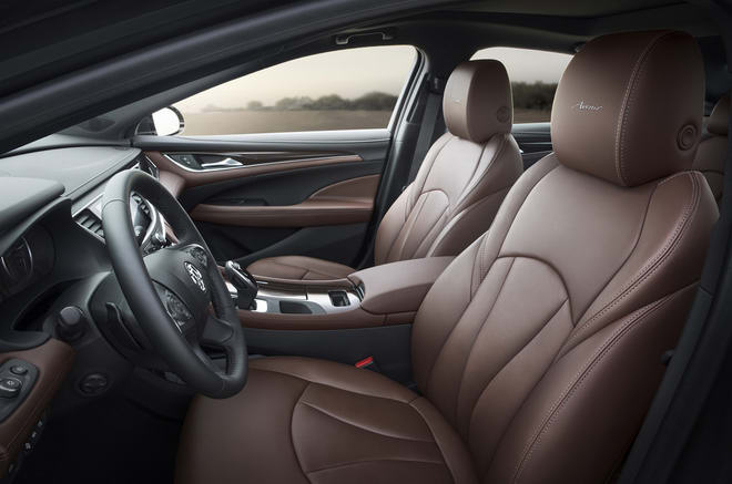 Sedan hạng sang kiểu Mỹ giá chỉ 1 tỷ đồng - 4