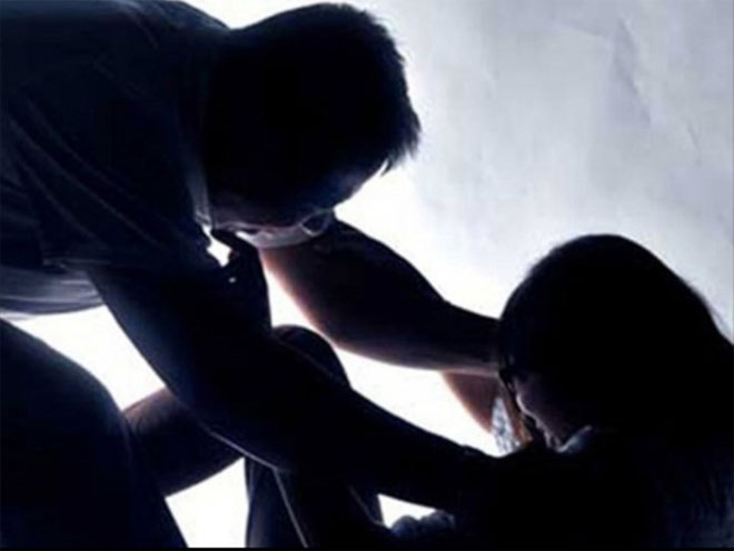 Thiếu niên 14 tuổi xâm hại con gái ông chủ Thiếu niên 14 tuổi xâm hại con gái ông chủ