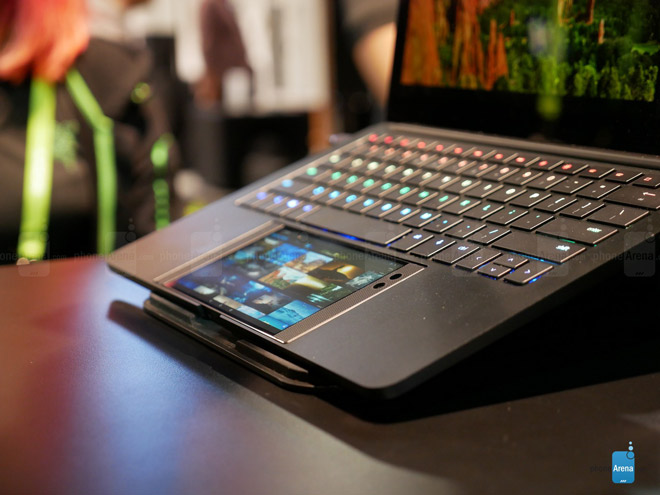 Mở hộp laptop chơi game mới nhất – Razer Project Linda - 3