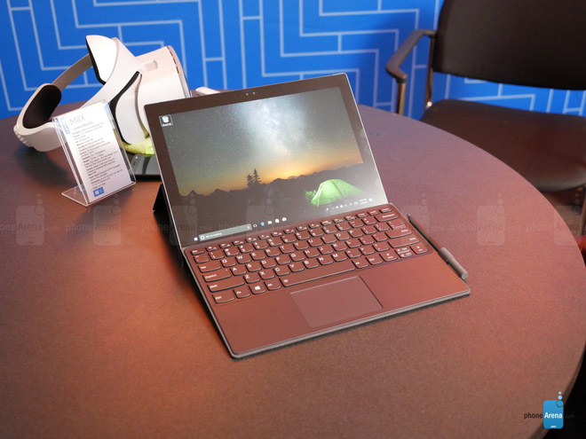 Laptop chạy chip di động Lenovo Miix 630 giá 18,1 triệu đồng Laptop chạy chip di động Lenovo Miix 630 giá 18,1 triệu đồng