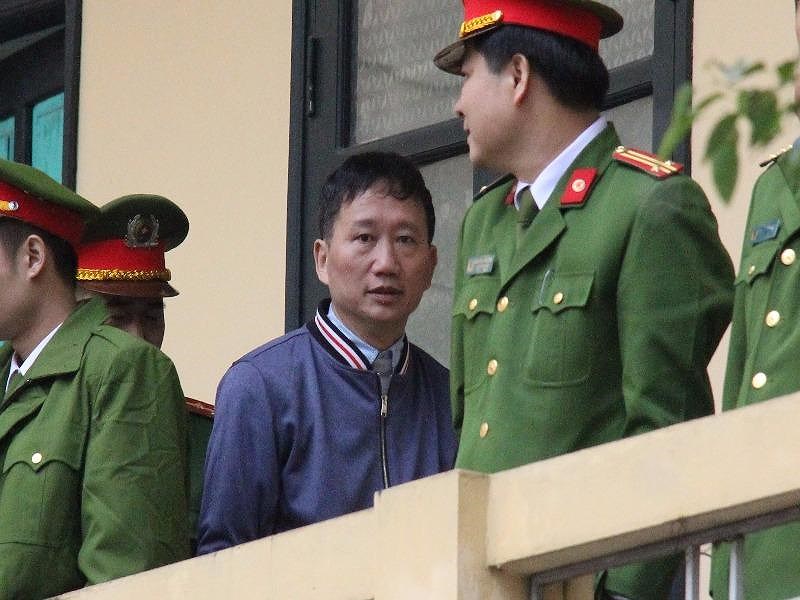Trịnh Xuân Thanh khóc, xin lỗi ông Đinh La Thăng Trịnh Xuân Thanh khóc, xin lỗi ông Đinh La Thăng