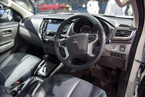 Mitsubishi Triton 2018 cải tiến có giá từ 345 triệu đồng - 4