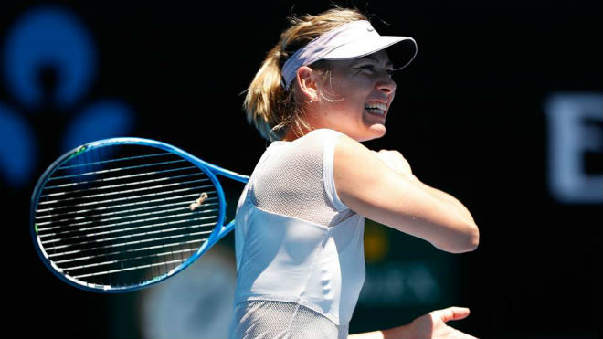 Australian Open: Sharapova "gây bão" cởi áo giữa thanh thiên bạch nhật Australian Open: Sharapova "gây bão" cởi áo giữa thanh thiên bạch nhật