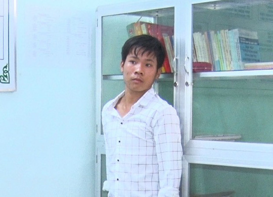 Gã trai đồi bại vào chùa xâm hại bé gái 8 tuổi Gã trai đồi bại vào chùa xâm hại bé gái 8 tuổi