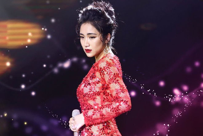 Hoà Minzy: "Người mới không quan tâm chuyện tôi xăm tên Công Phượng trên ngực" Hoà Minzy: "Người mới không quan tâm chuyện tôi xăm tên Công Phượng trên ngực"