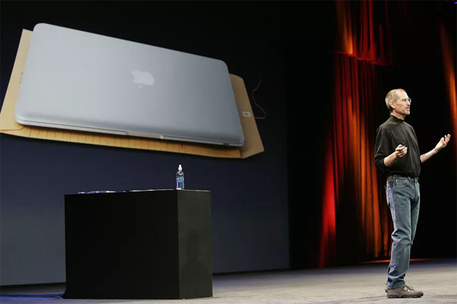 10 năm trước Steve Jobs và Macbook Air đã làm thay đổi tương lai laptop