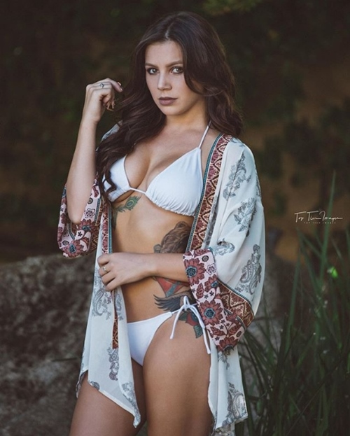 Quán cà phê ăn nên làm ra nhờ phục vụ mặc bikini, xinh như hoa hậu - 9