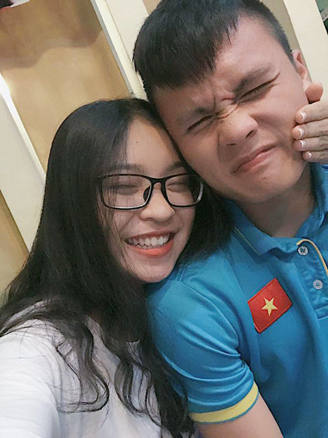 Bạn gái đẹp mơn mởn của “ngôi sao sáng chói” U23 Việt Nam - 2