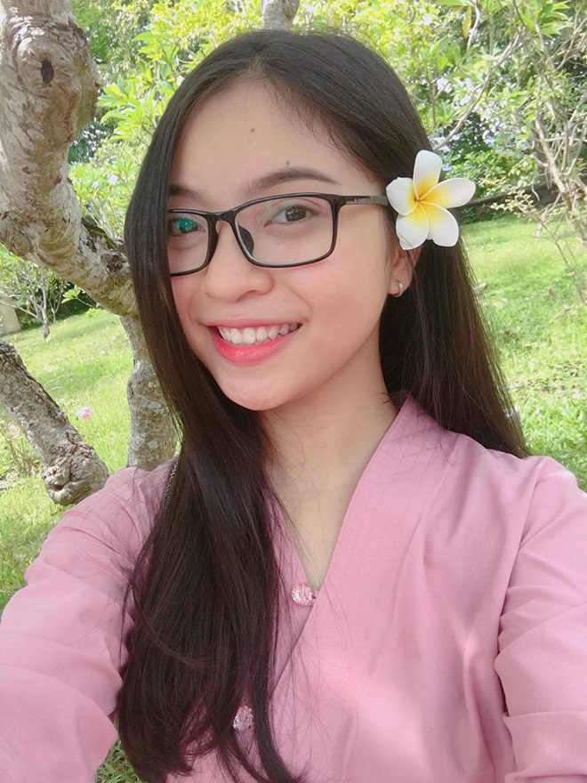 Bạn gái đẹp mơn mởn của “ngôi sao sáng chói” U23 Việt Nam - 4