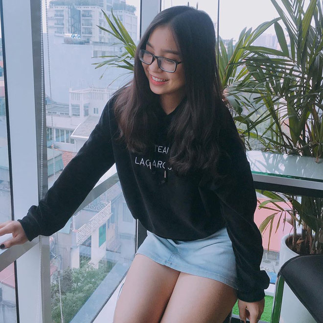 Bạn gái đẹp mơn mởn của “ngôi sao sáng chói” U23 Việt Nam - 9