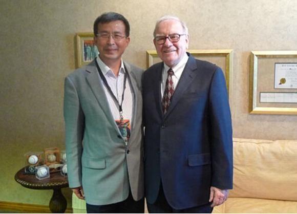 Warren Buffett của Trung Quốc: Fan cuồng của “bản gốc”, từng từ chối đầu tư cho Jack Ma - 3