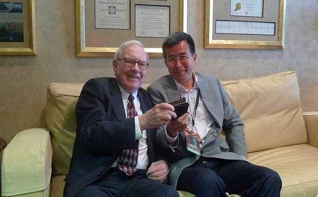 Warren Buffett của Trung Quốc: Fan cuồng của “bản gốc”, từng từ chối đầu tư cho Jack Ma - 2