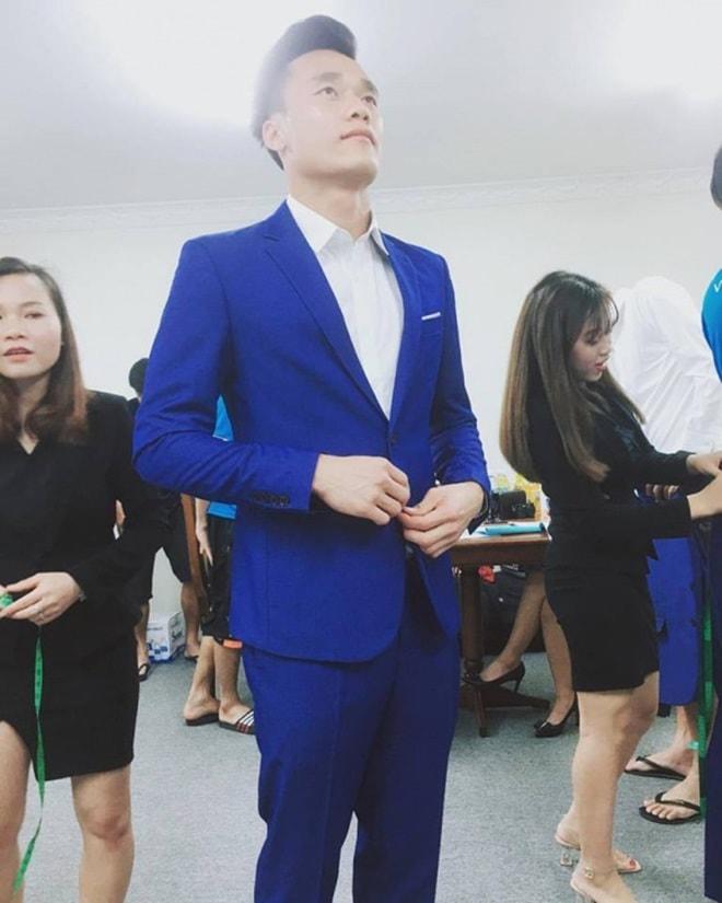 Cận cảnh gương mặt không góc chết của nam thần số 1 tuyển U23 Việt Nam - 10