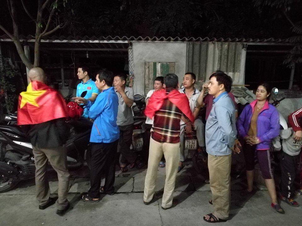 Bố "siêu nhân" Quang Hải: “Tôi thức đến 3 giờ sáng để tiếp người hâm mộ” Bố "siêu nhân" Quang Hải: “Tôi thức đến 3 giờ sáng để tiếp người hâm mộ”