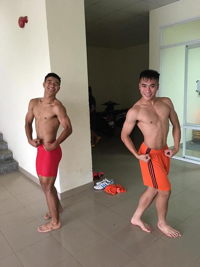 Cậu em Tiến Dụng của thủ môn Tiến Dũng có hình xăm bí mật cực "khủng" - 4