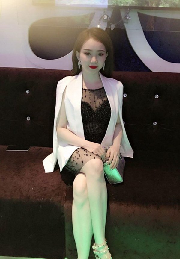 Bạn gái hậu vệ Vũ Văn Thanh đẹp như hoa hậu, chơi đồ hiệu &#34;sang chảnh hết nấc&#34; - 4