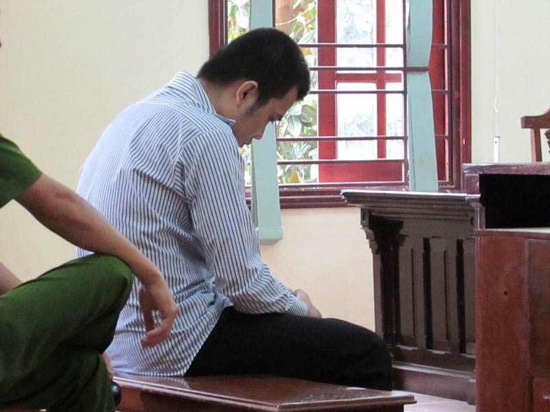 Bà ngoại phát hiện yêu râu xanh vì cháu có biểu hiện lạ Bà ngoại phát hiện yêu râu xanh vì cháu có biểu hiện lạ