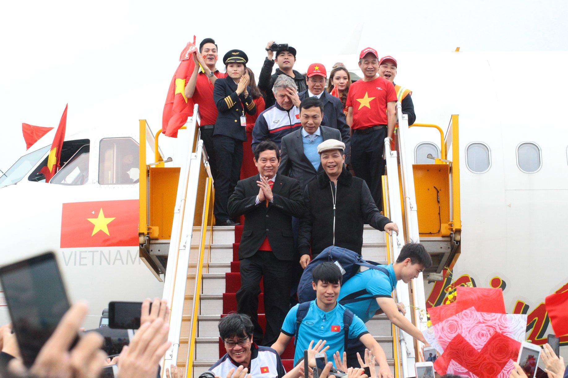 Khoảnh khắc những người hùng U23 Việt Nam xuất hiện tại Nội Bài - 6