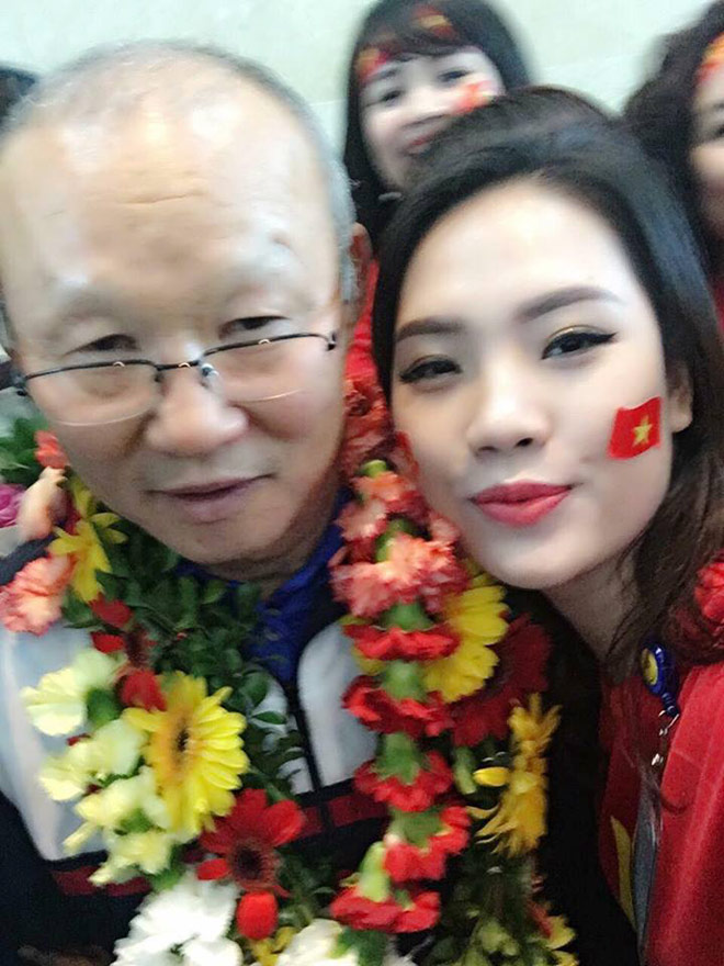 Ghen tị với cô gái được “selfie” thân mật cùng Tiến Dũng, Xuân Trường - 3