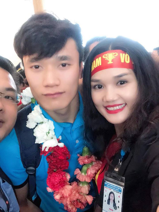 Ghen tị với cô gái được “selfie” thân mật cùng Tiến Dũng, Xuân Trường - 5