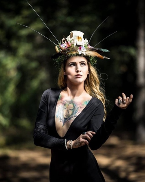 Phát sốt vì nữ nhân viên hỏa xa xinh đẹp thích chụp nude - 6