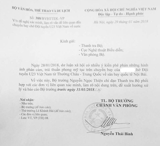 Bộ Văn hóa yêu cầu xử nghiêm vụ mặc phản cảm trên chuyên cơ đón U23 VN Bộ Văn hóa yêu cầu xử nghiêm vụ mặc phản cảm trên chuyên cơ đón U23 VN
